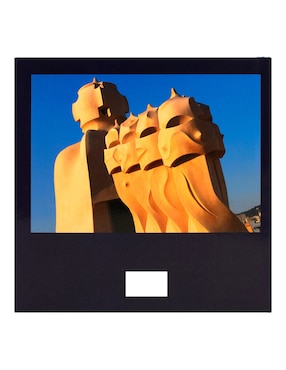 Tiny Toro: Gaudi de Marina Linares