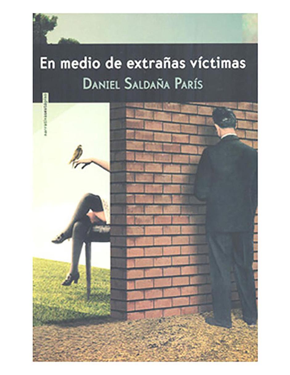 Libro En Medio de Extrañas Víctimas